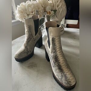 Chinese Laundry Combat Platform Boots sz 9